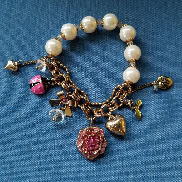 🌹🐞Betsey Johnson Pink Rose Flower Ladybug Charm Bracelet - NWOT🐞🌹 - Picture 1 of 5